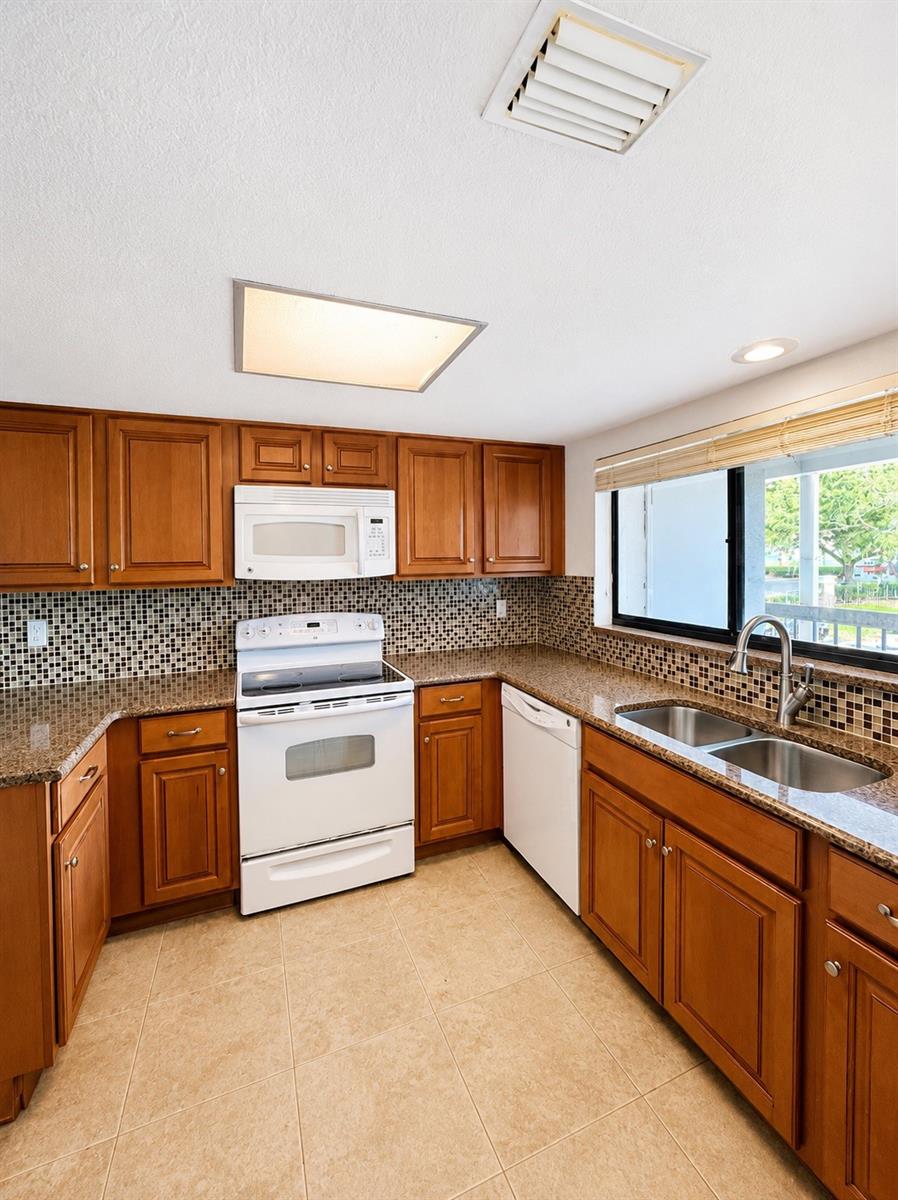 LAKE LOTUS CLUB 5 A CONDO REPLAT - Residential