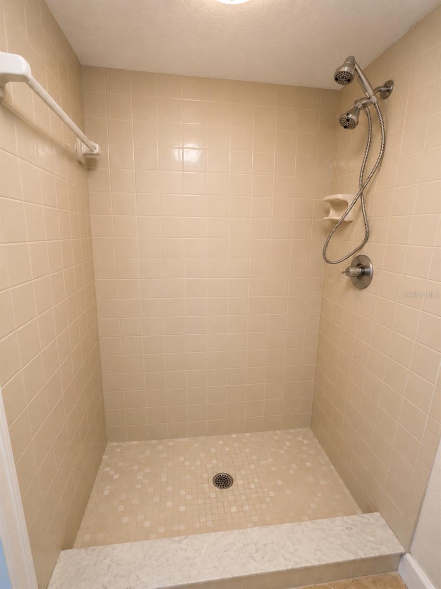 LAKE LOTUS CLUB 5 A CONDO REPLAT - Residential