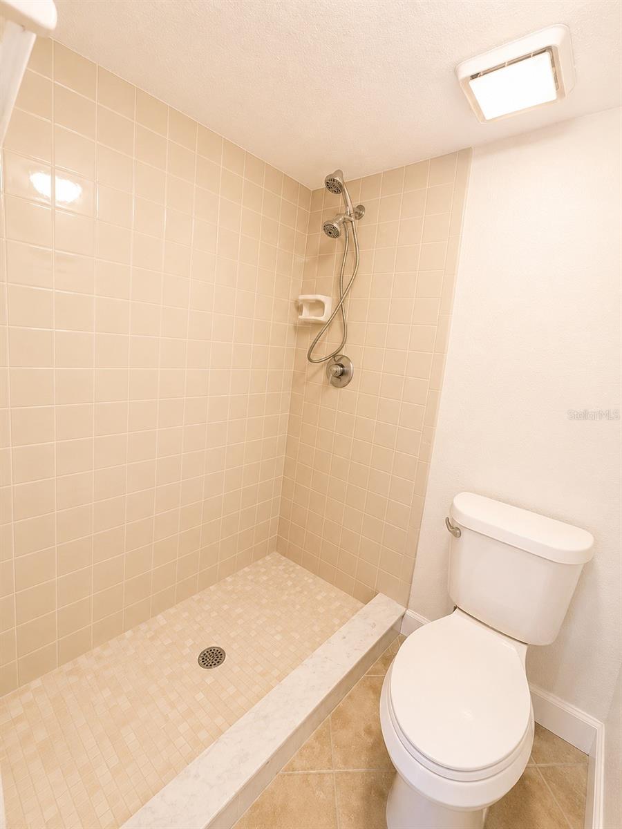 LAKE LOTUS CLUB 5 A CONDO REPLAT - Residential