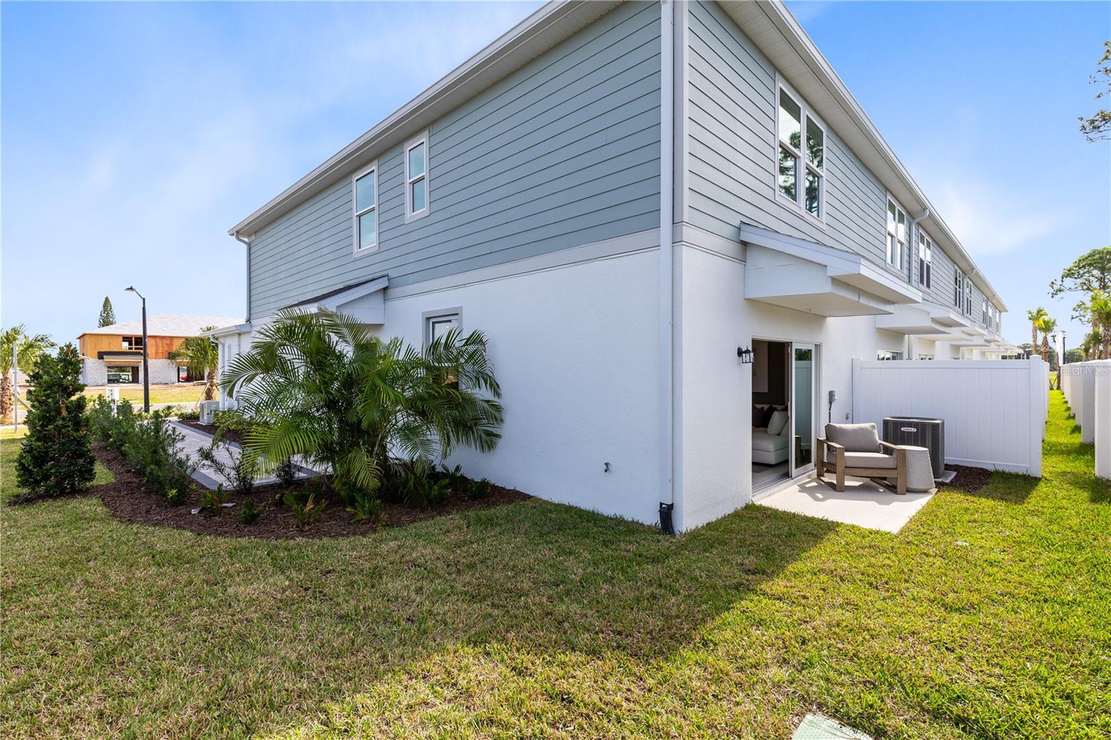 HARBOR SQUARE - Residential