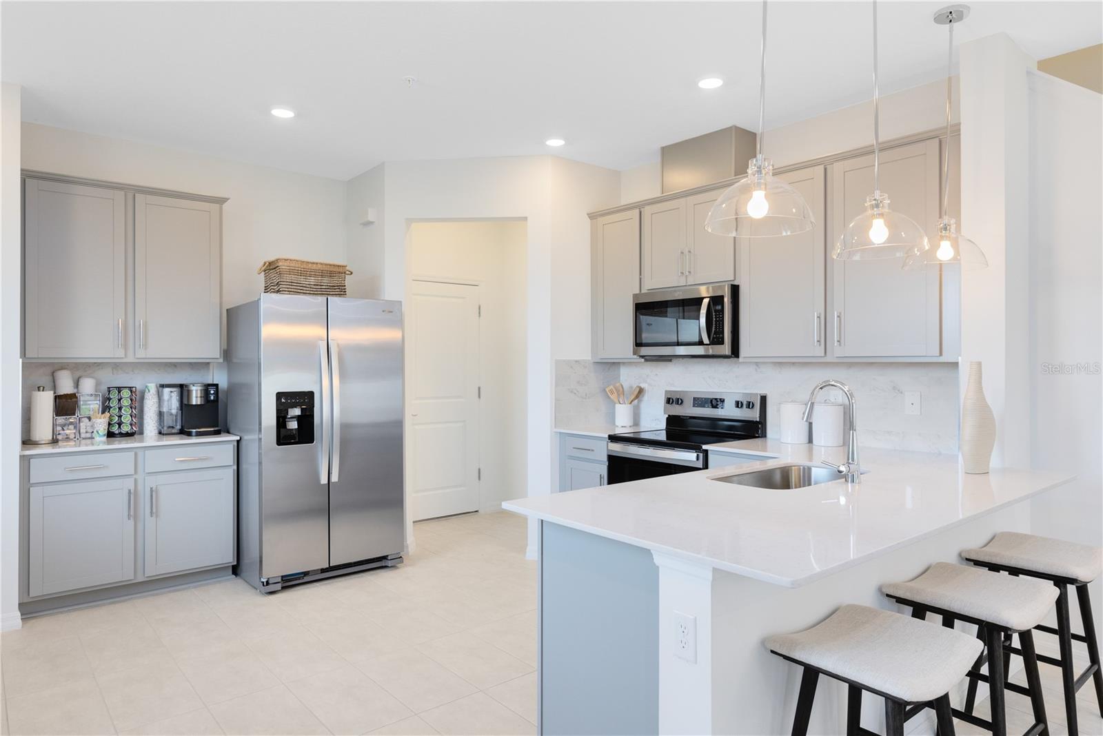 HARBOR SQUARE - Residential