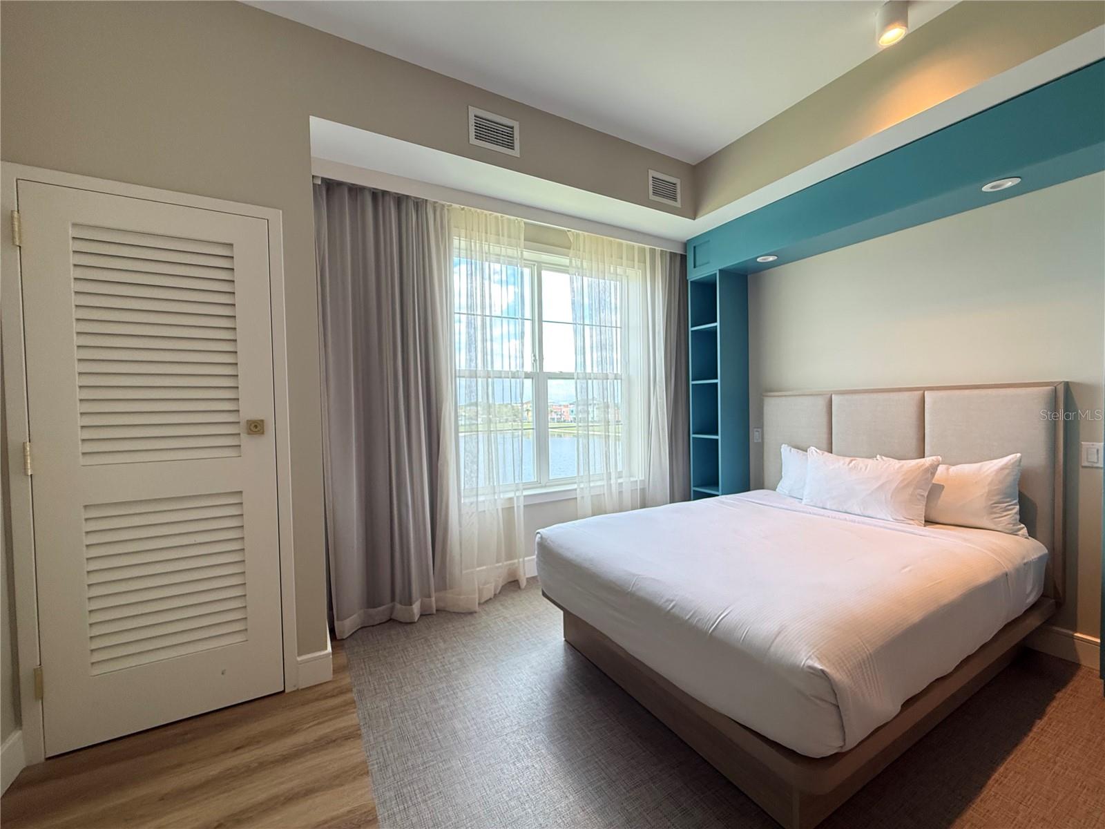 SUNSET WALK HOTEL CONDO PH 2-5 - Residential