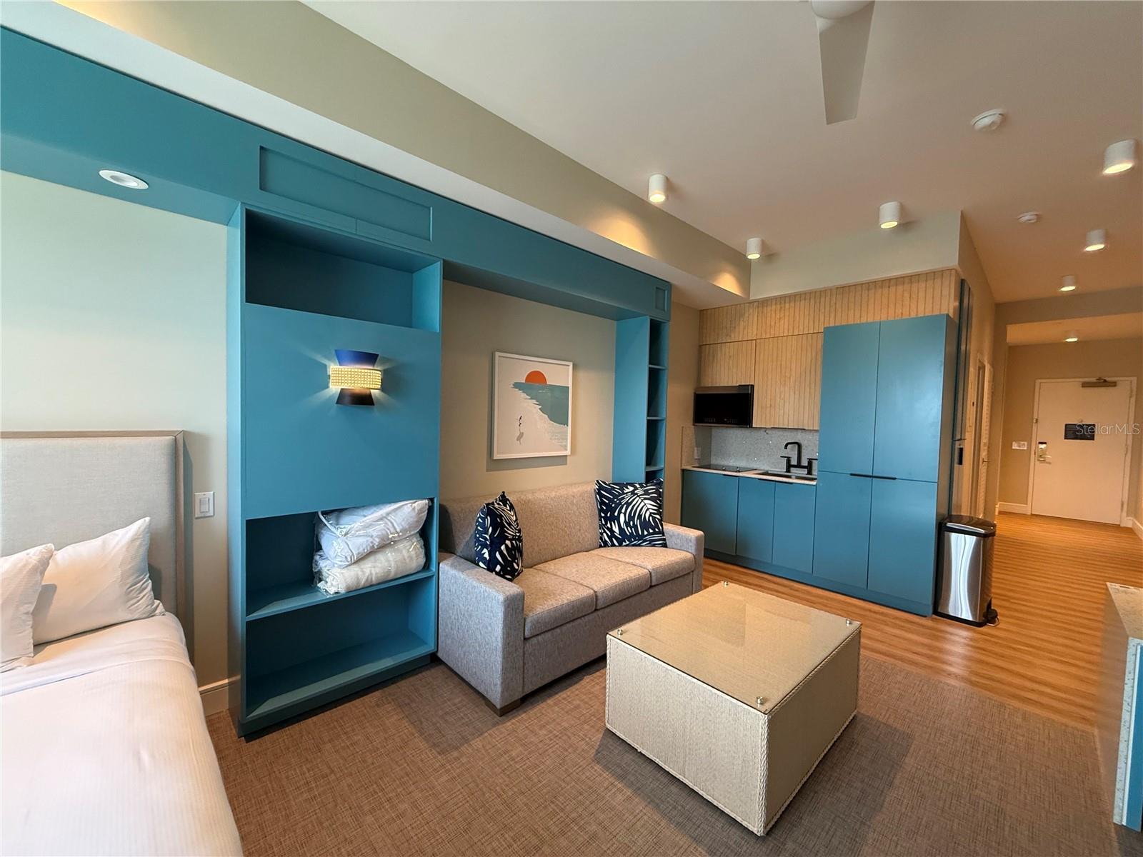 SUNSET WALK HOTEL CONDO PH 2-5 - Residential