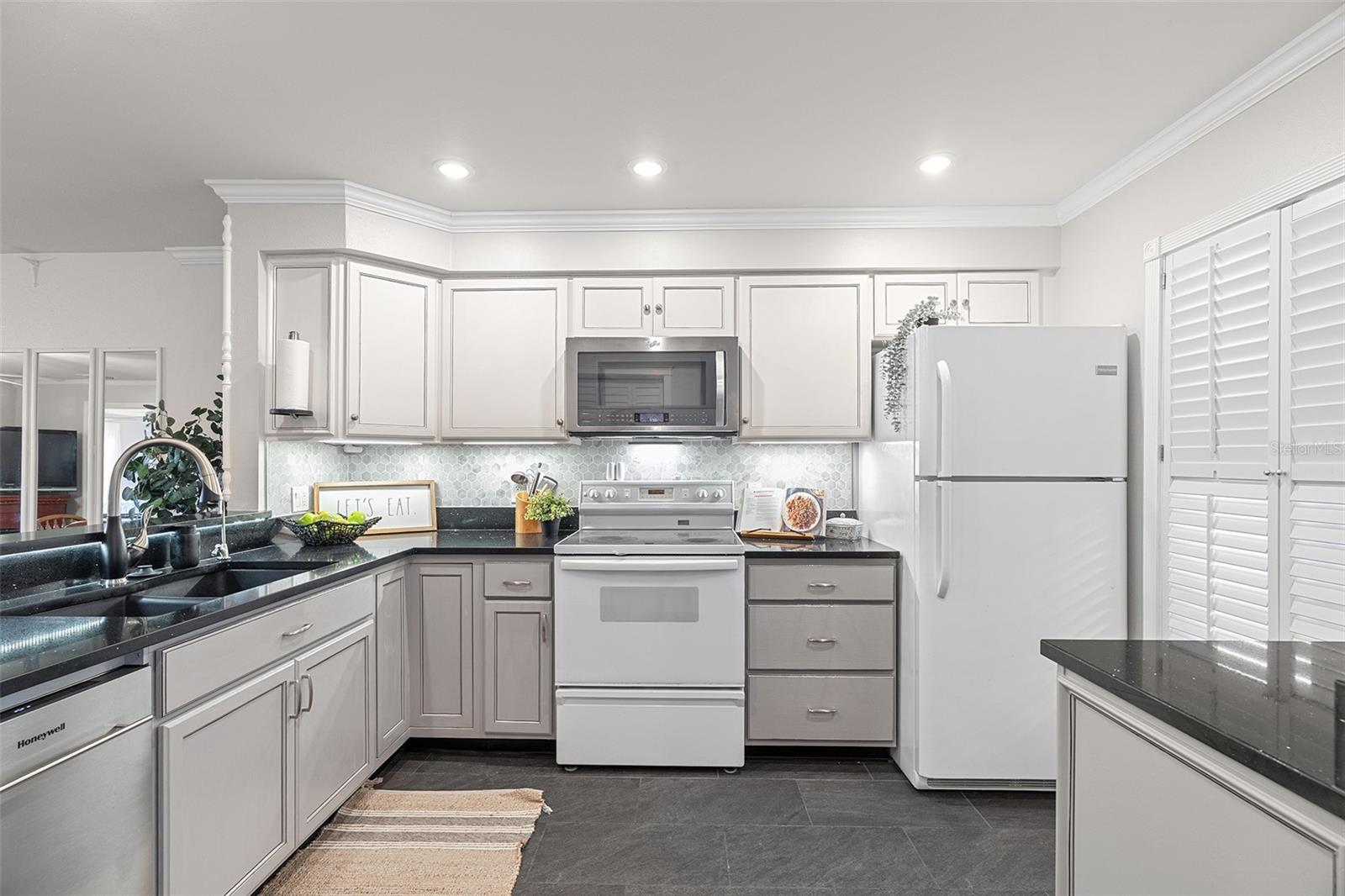 CANAVERAL BAY CONDO PH VIII - Residential