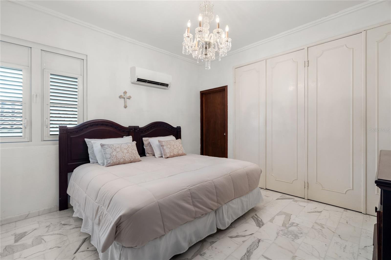 VILLA CAPARRA - Residential