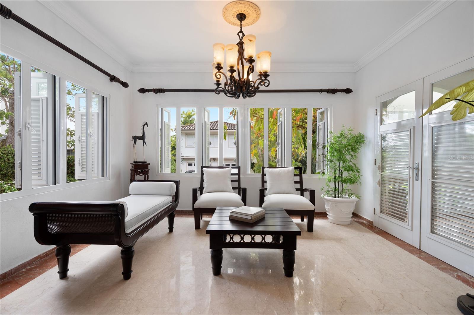 VILLA CAPARRA - Residential