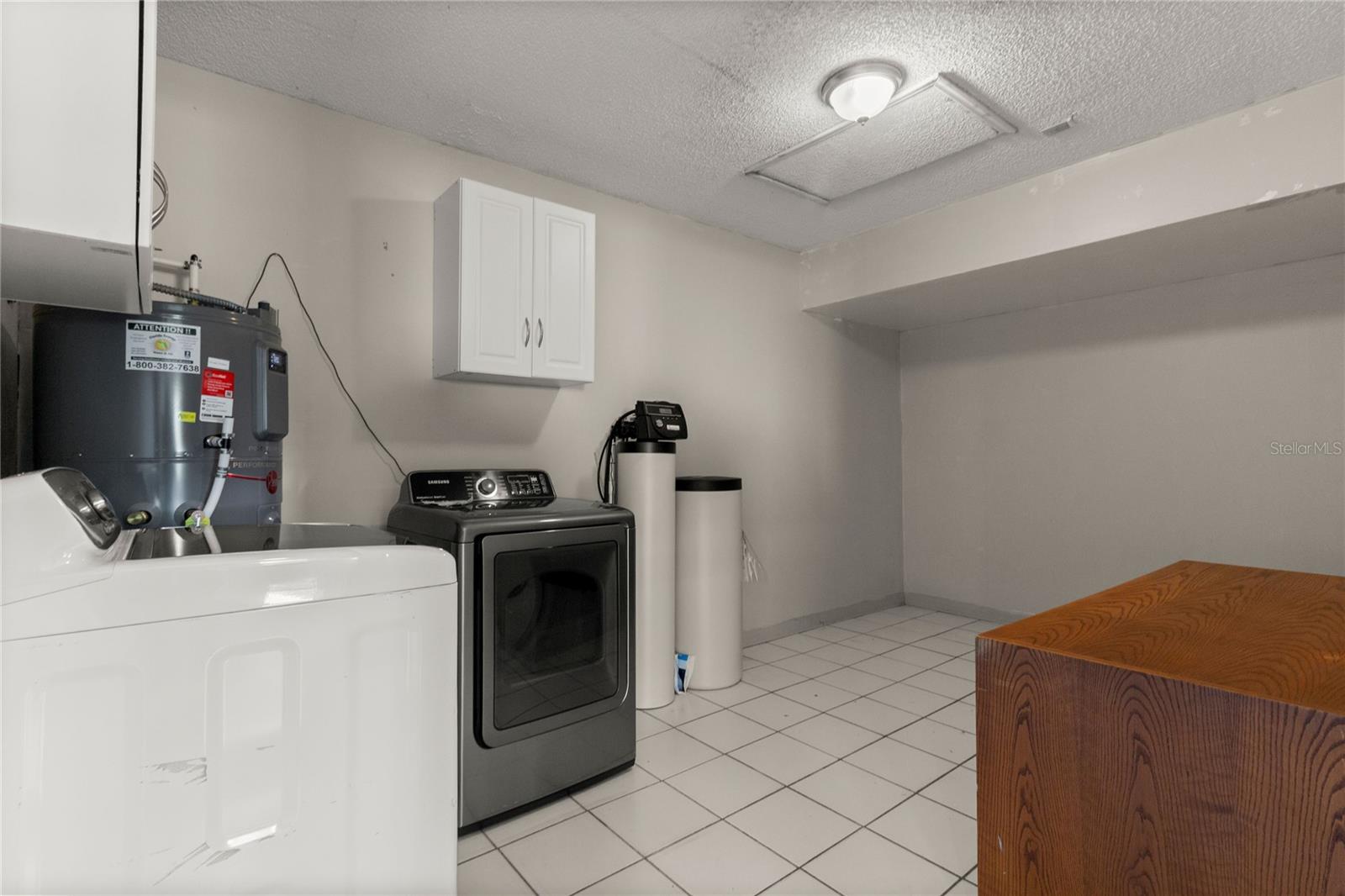 SUTTON RIDGE PH 3 UT 4 - Residential