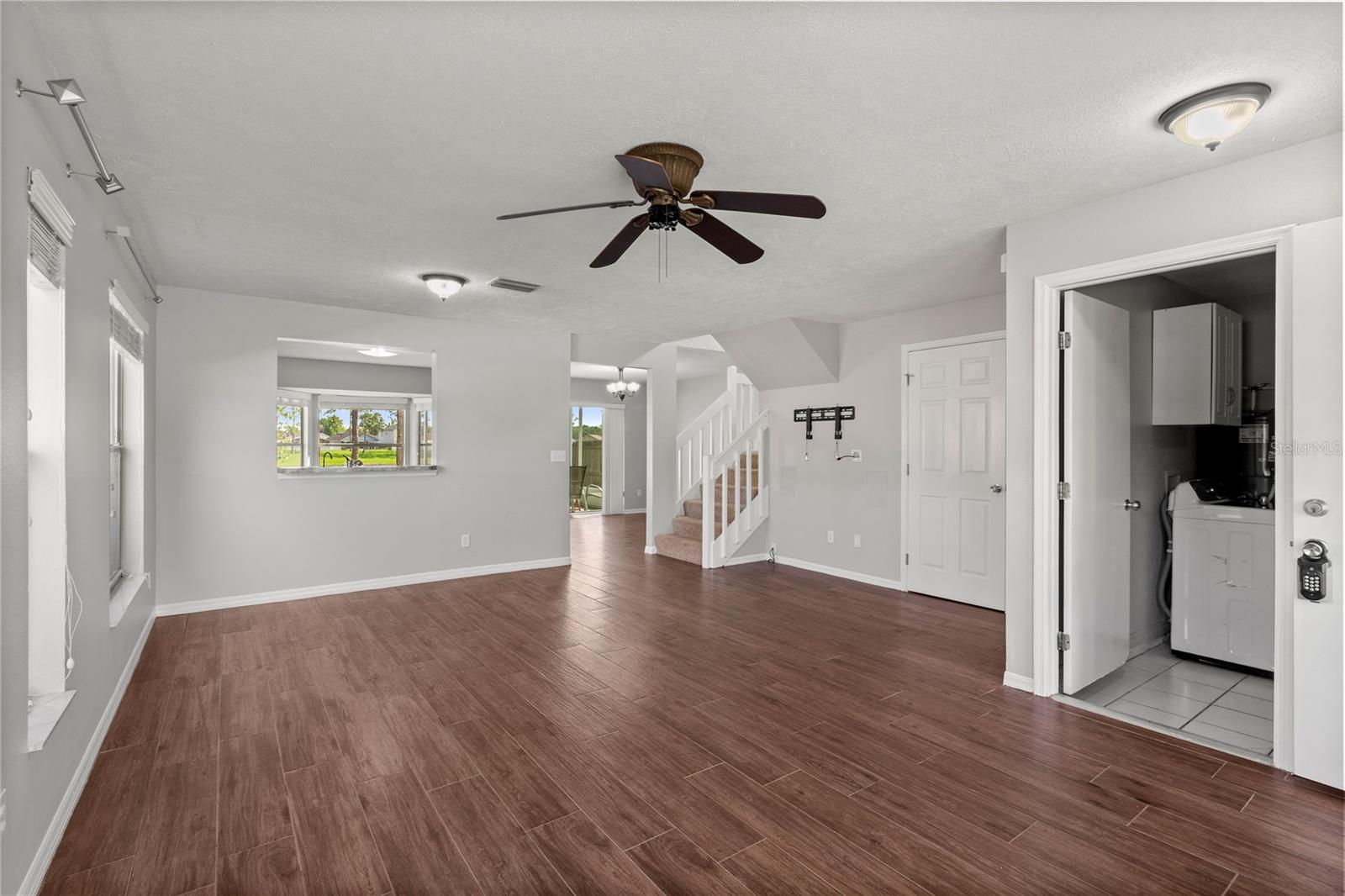 SUTTON RIDGE PH 3 UT 4 - Residential