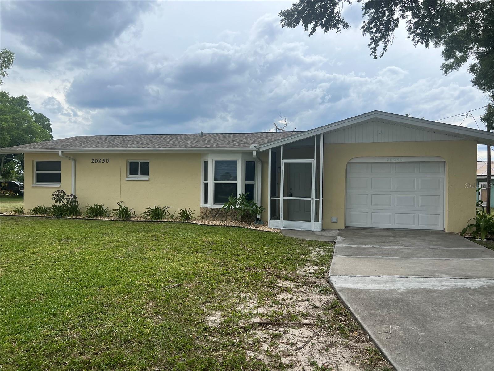 **ANNUAL** NEWLY RENOVATED 2/2/1 HOME AVAILABLE NOW** This home has ceramic tile throughout, updated bathroom vanities, BEAUTIFUL kitchen,BRAND NEW APPLIANCES, and washer/dryer! Relax and enjoy the covered and screened in lanai. Conveniently located to shopping, and restaurants. Call to schedule your showing appointment TODAY!!