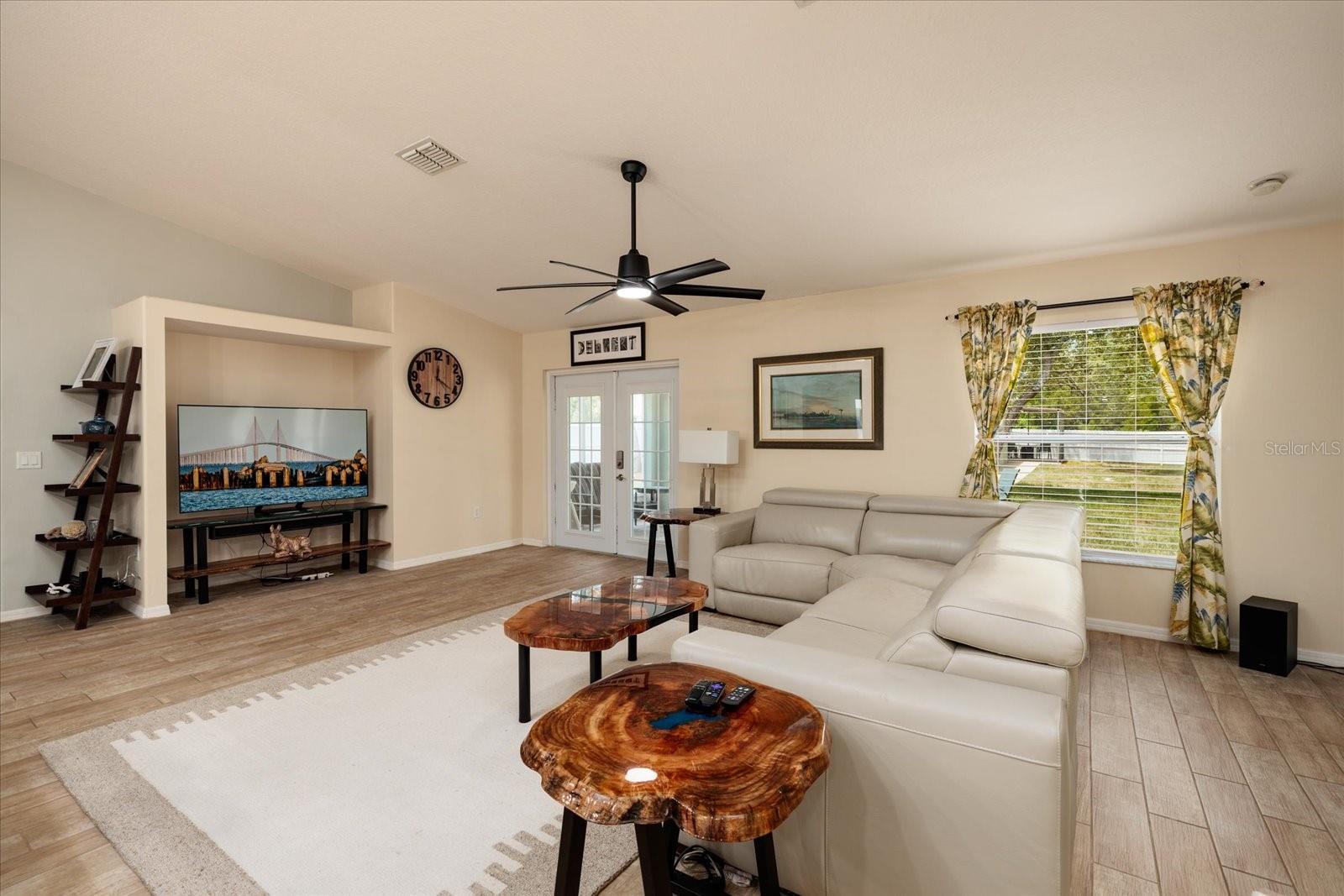 ROYAL HIGHLANDS - Residential