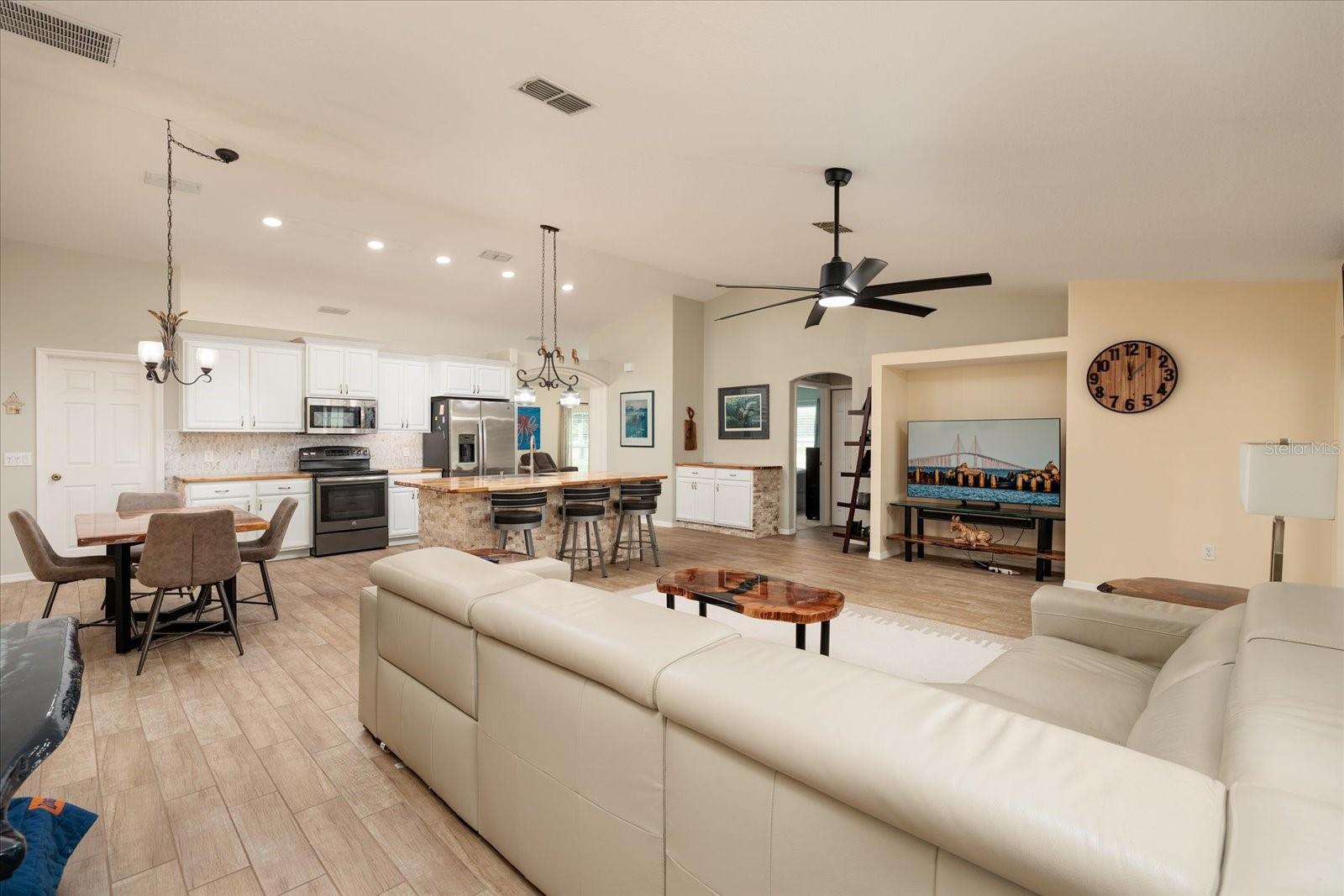 ROYAL HIGHLANDS - Residential