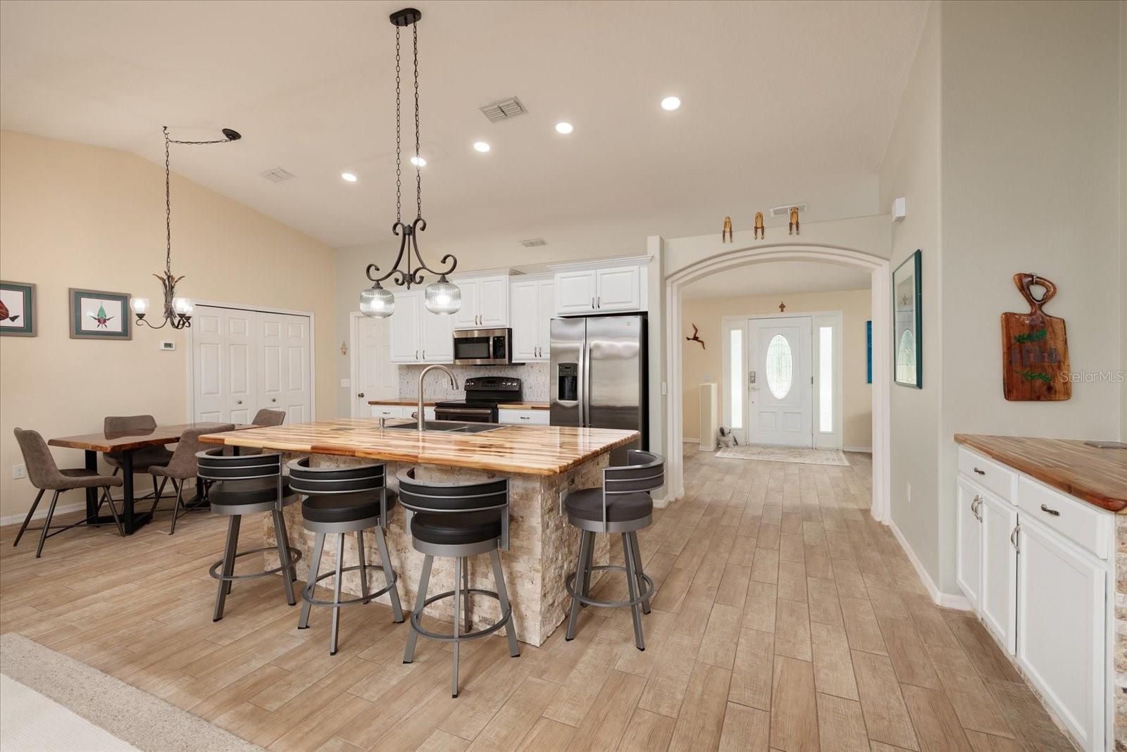 ROYAL HIGHLANDS - Residential