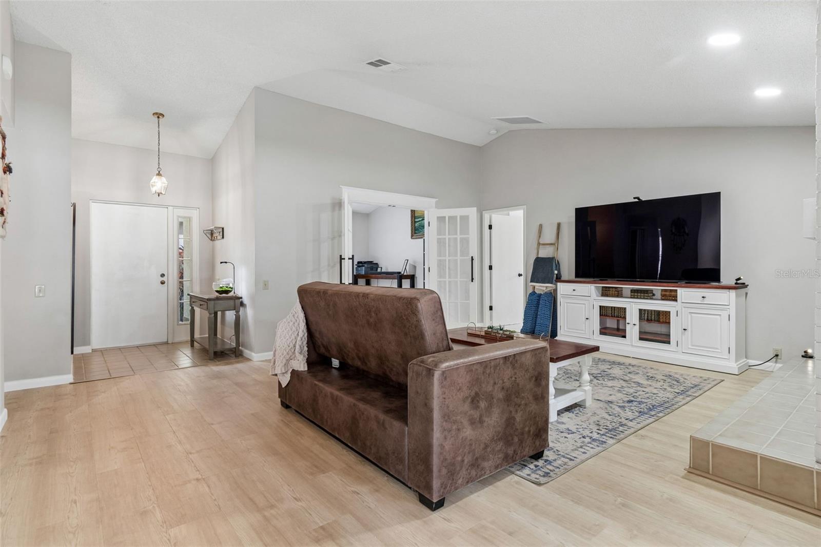 BRIDGEPORT ESTATES - Residential