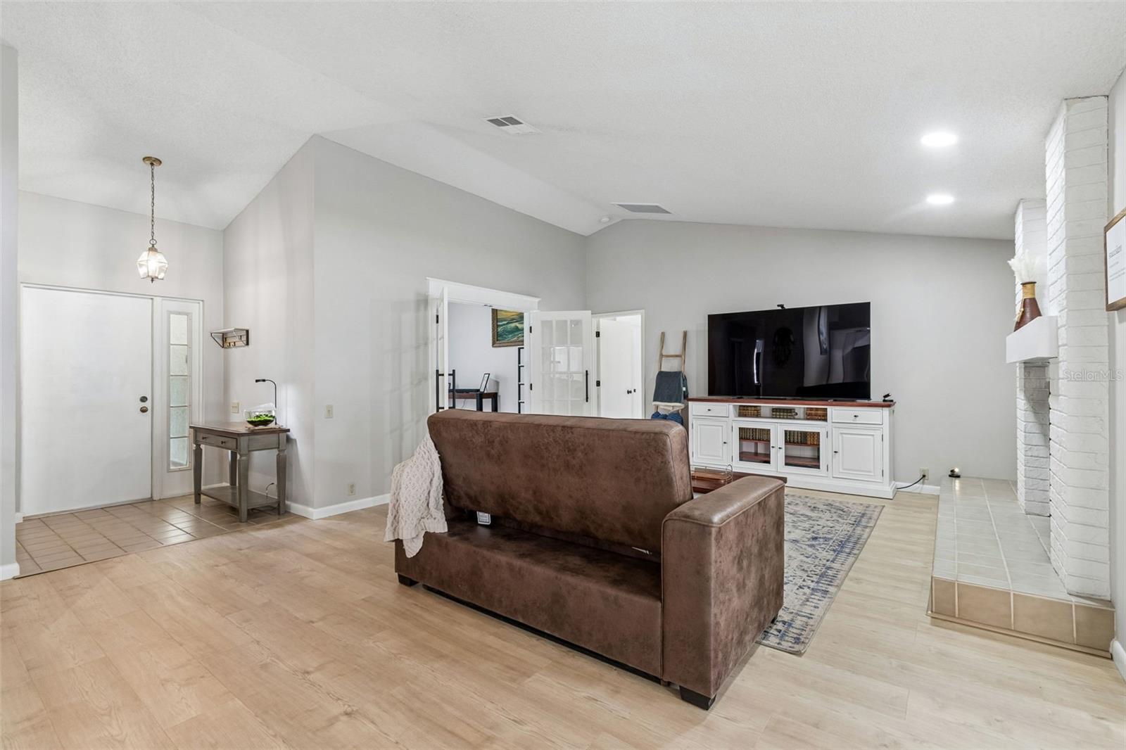 BRIDGEPORT ESTATES - Residential