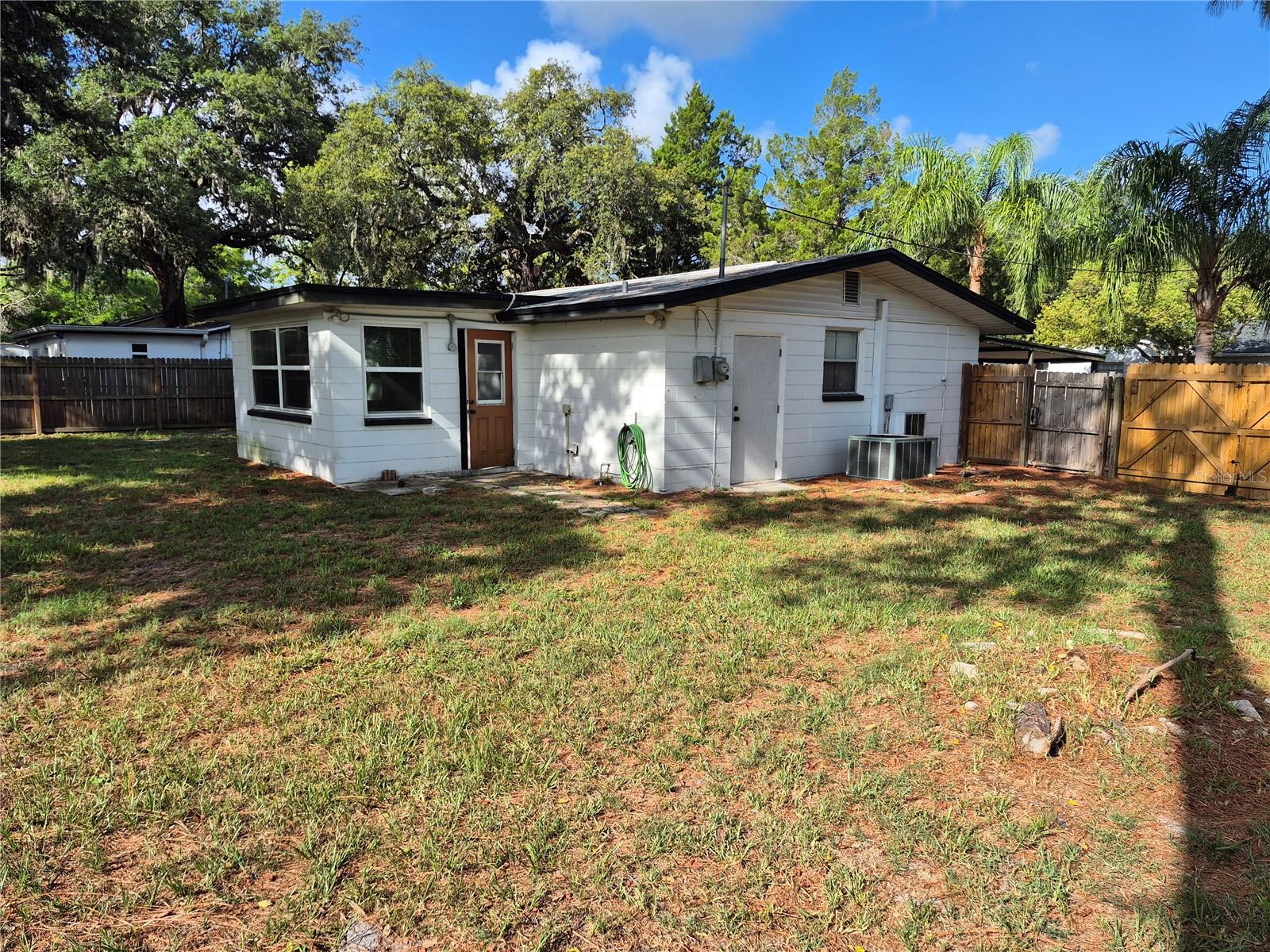 RICHEY LAKES - Residential Lease