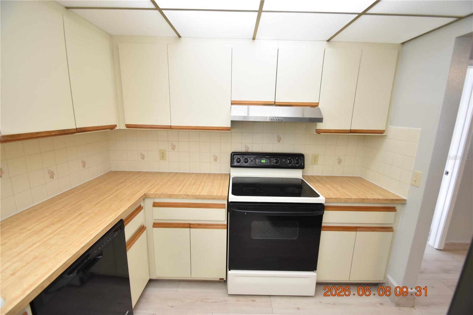 GOLDEN ACRES ESTATES - Residential Lease