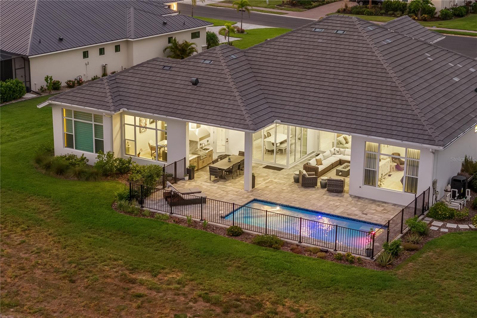 SANCTUARY COVE - Residential
