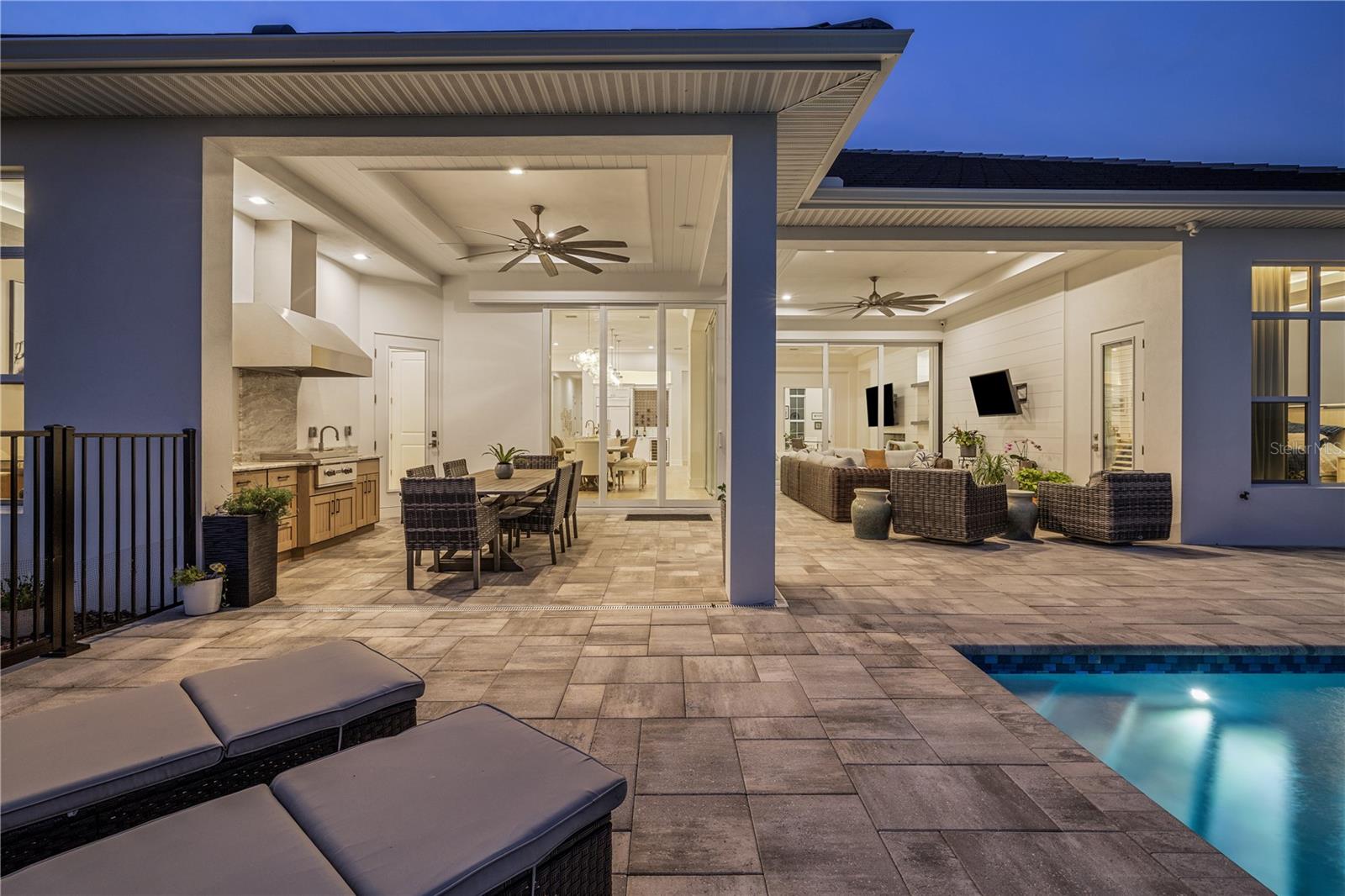 SANCTUARY COVE - Residential