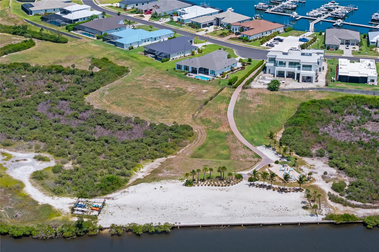 SANCTUARY COVE - Residential