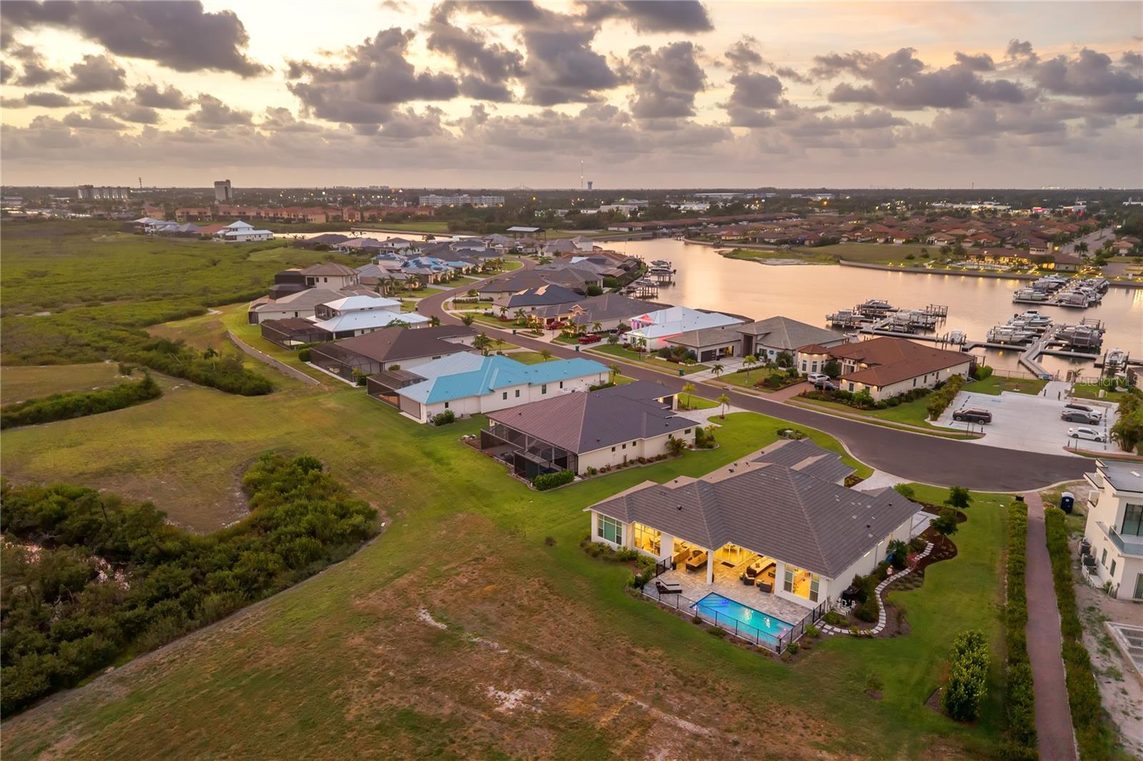 SANCTUARY COVE - Residential