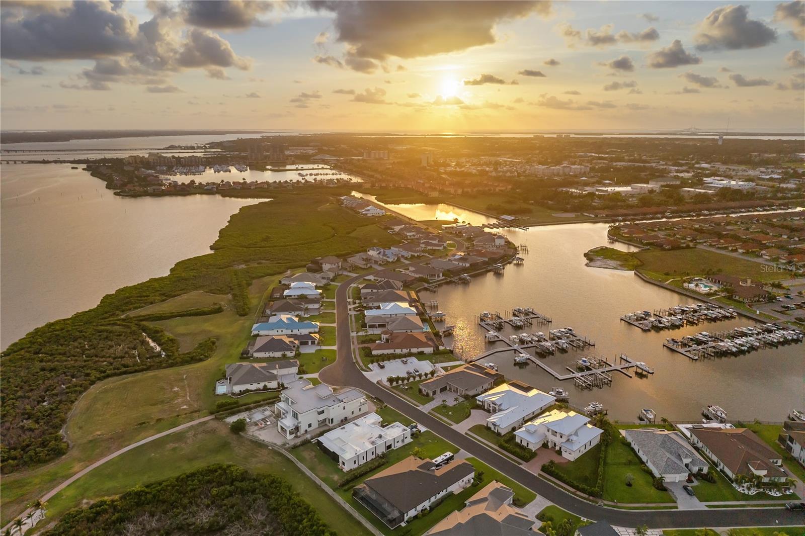SANCTUARY COVE - Residential