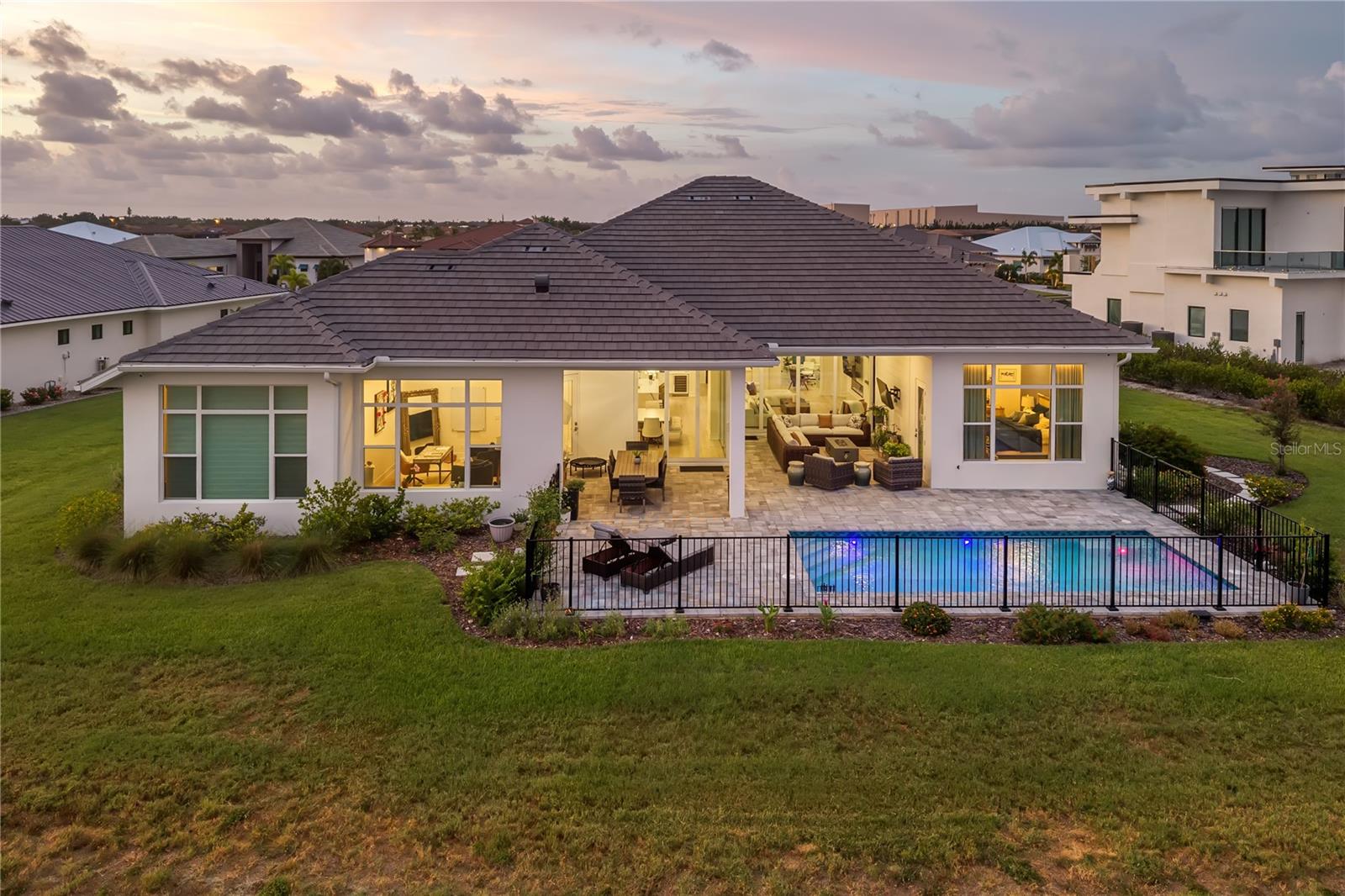 SANCTUARY COVE - Residential