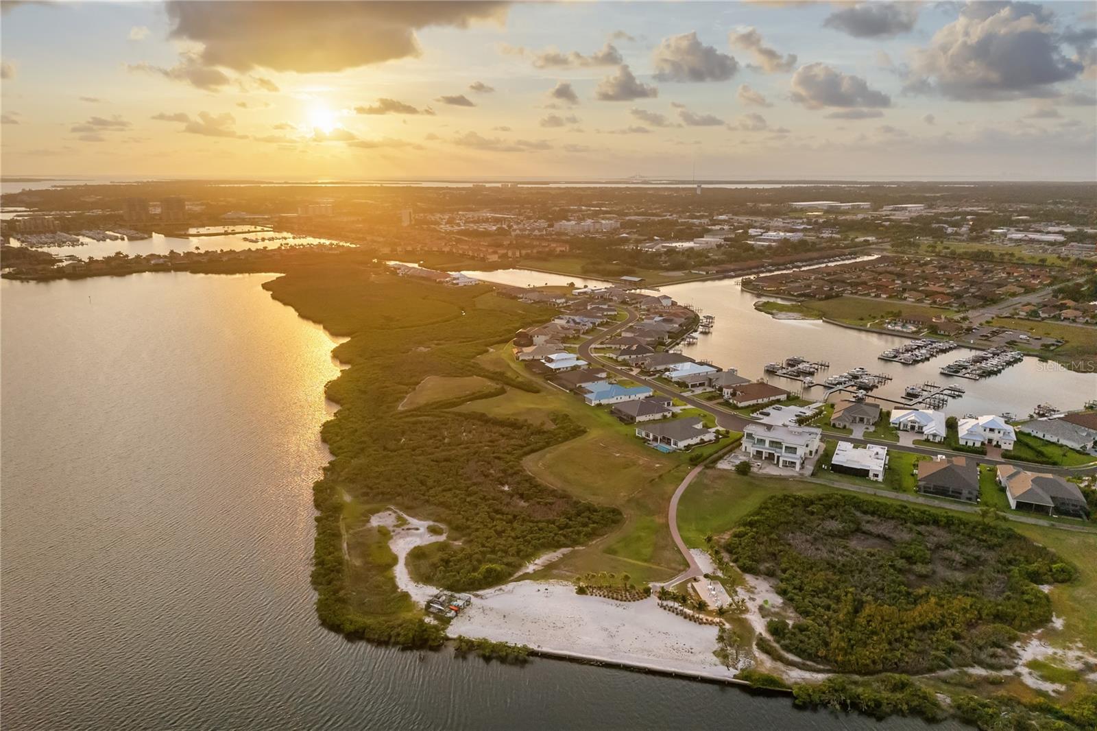 SANCTUARY COVE - Residential