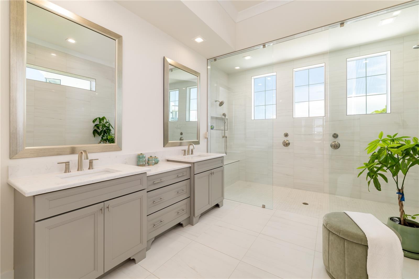 SANCTUARY COVE - Residential