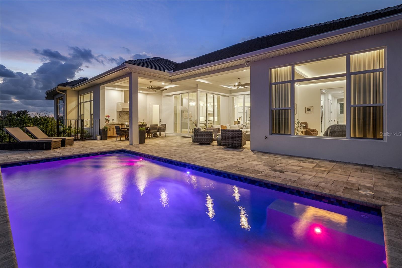 SANCTUARY COVE - Residential