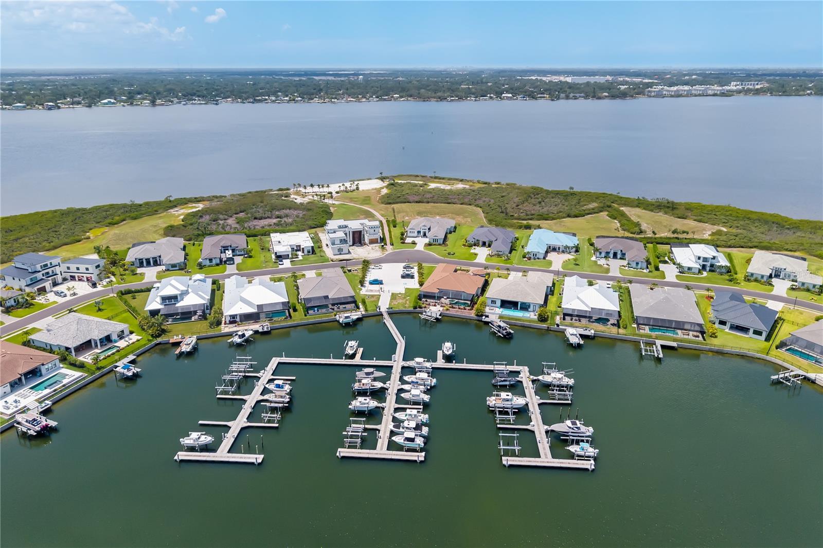 SANCTUARY COVE - Residential