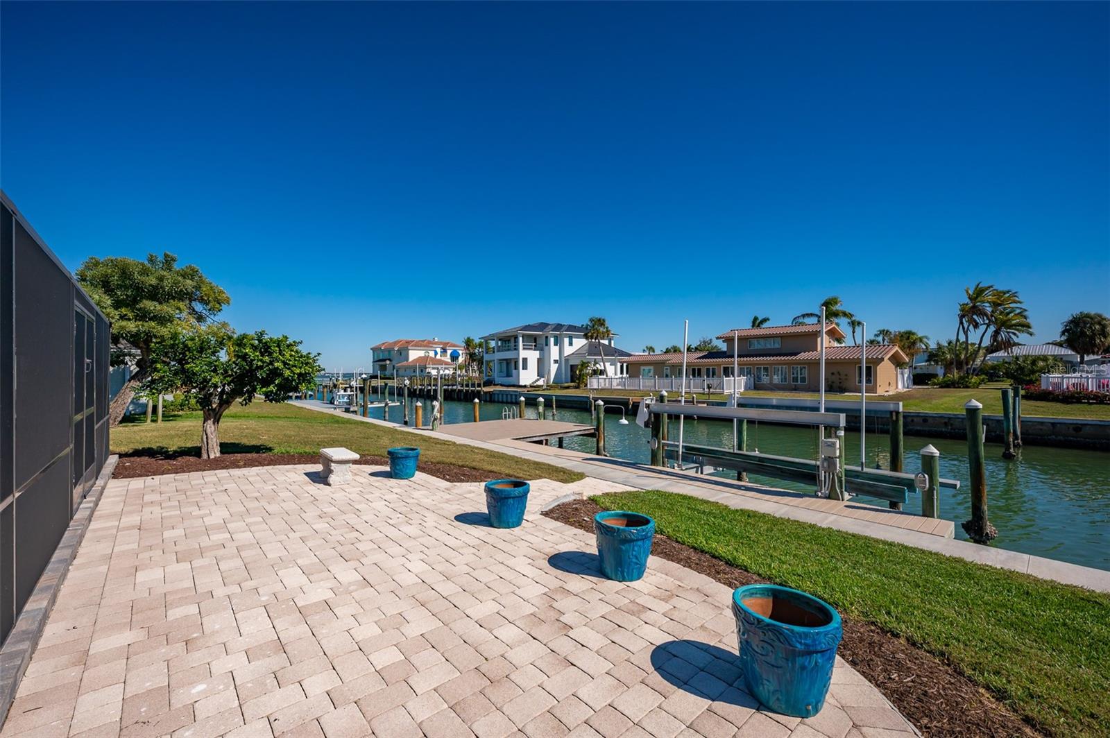 COUNTRY CLUB SHORES SEC 1 - Residential