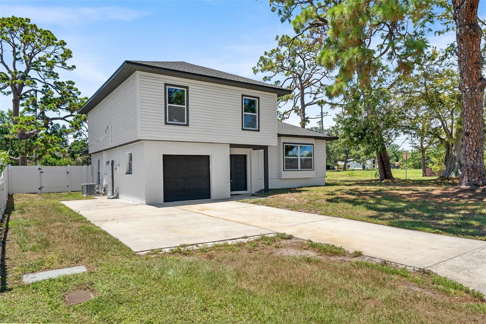 LAKEWOOD COUNTRY CLUB ESTATES SEC 1 - Residential