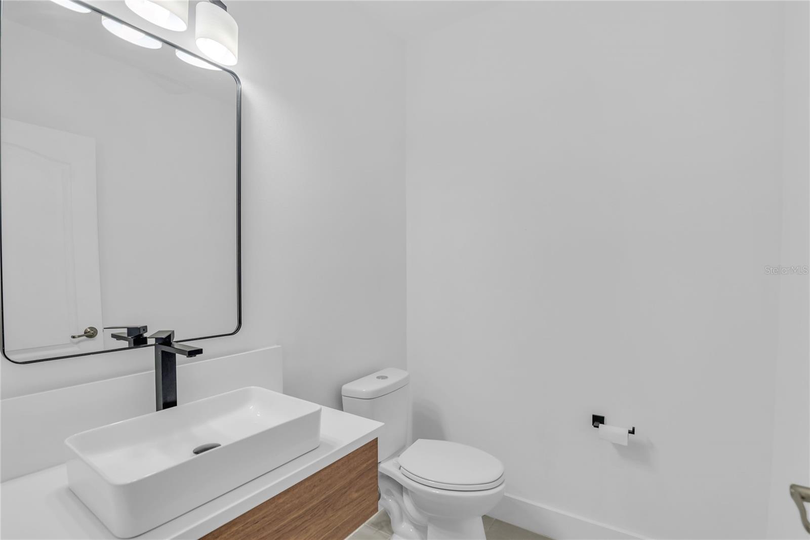SIGNATURE LAKES PH 02 A B H I J - Residential Lease