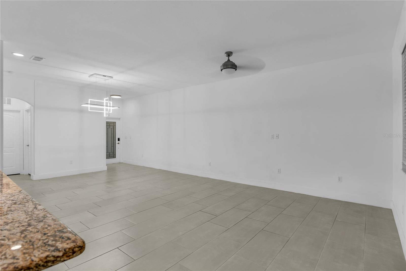 SIGNATURE LAKES PH 02 A B H I J - Residential Lease