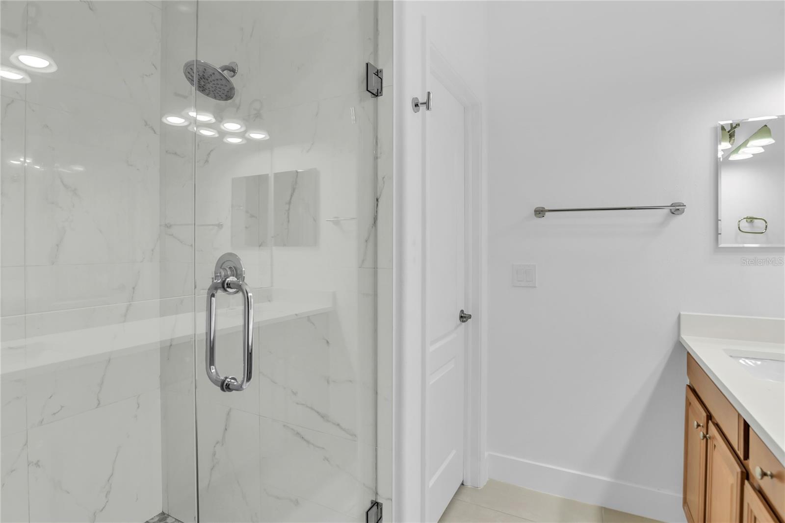 SIGNATURE LAKES PH 02 A B H I J - Residential Lease