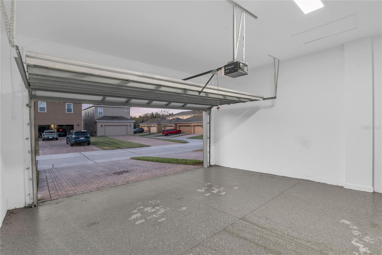 SIGNATURE LAKES PH 02 A B H I J - Residential Lease