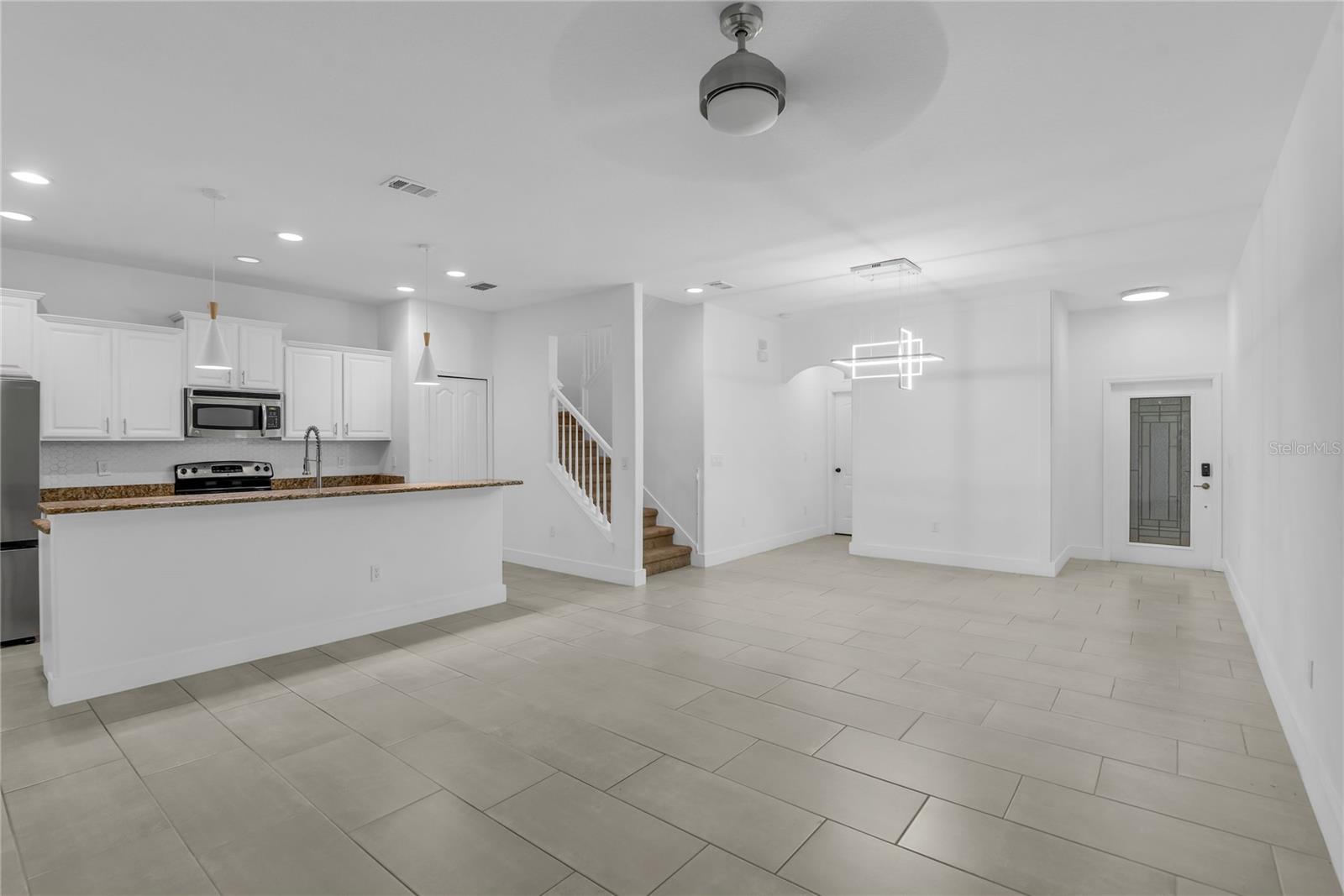 SIGNATURE LAKES PH 02 A B H I J - Residential Lease