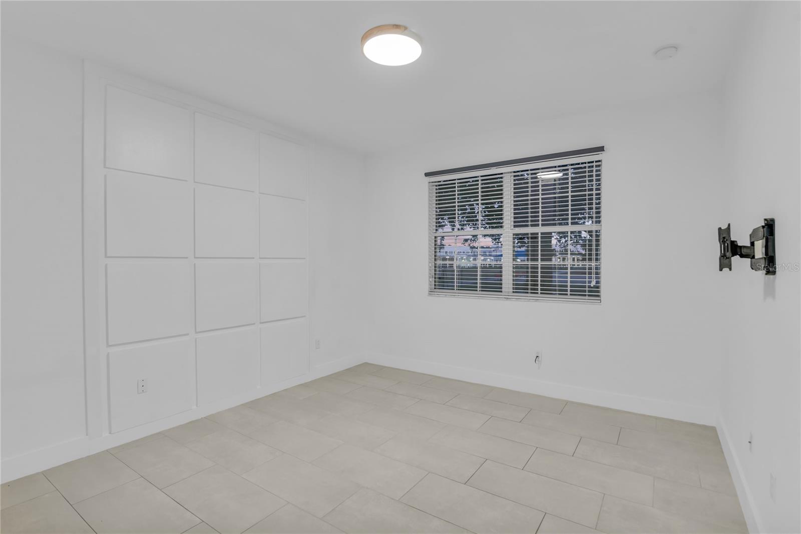 SIGNATURE LAKES PH 02 A B H I J - Residential Lease