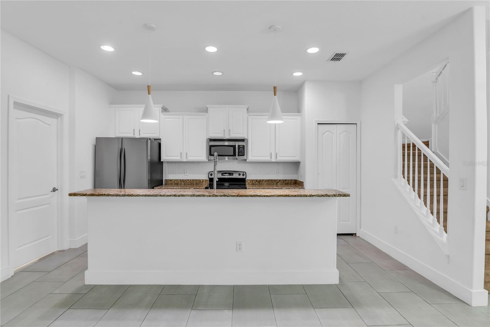 SIGNATURE LAKES PH 02 A B H I J - Residential Lease
