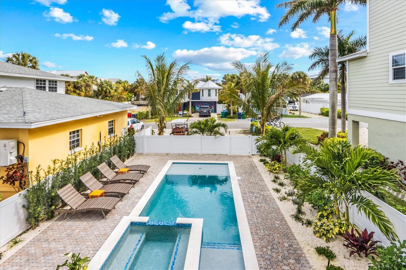 ANNA MARIA BEACH - Residential