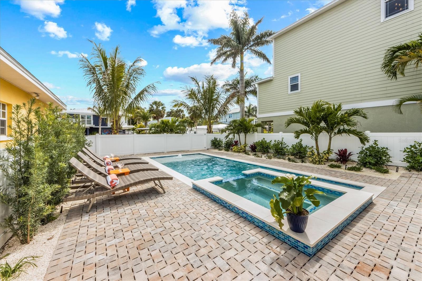 ANNA MARIA BEACH - Residential
