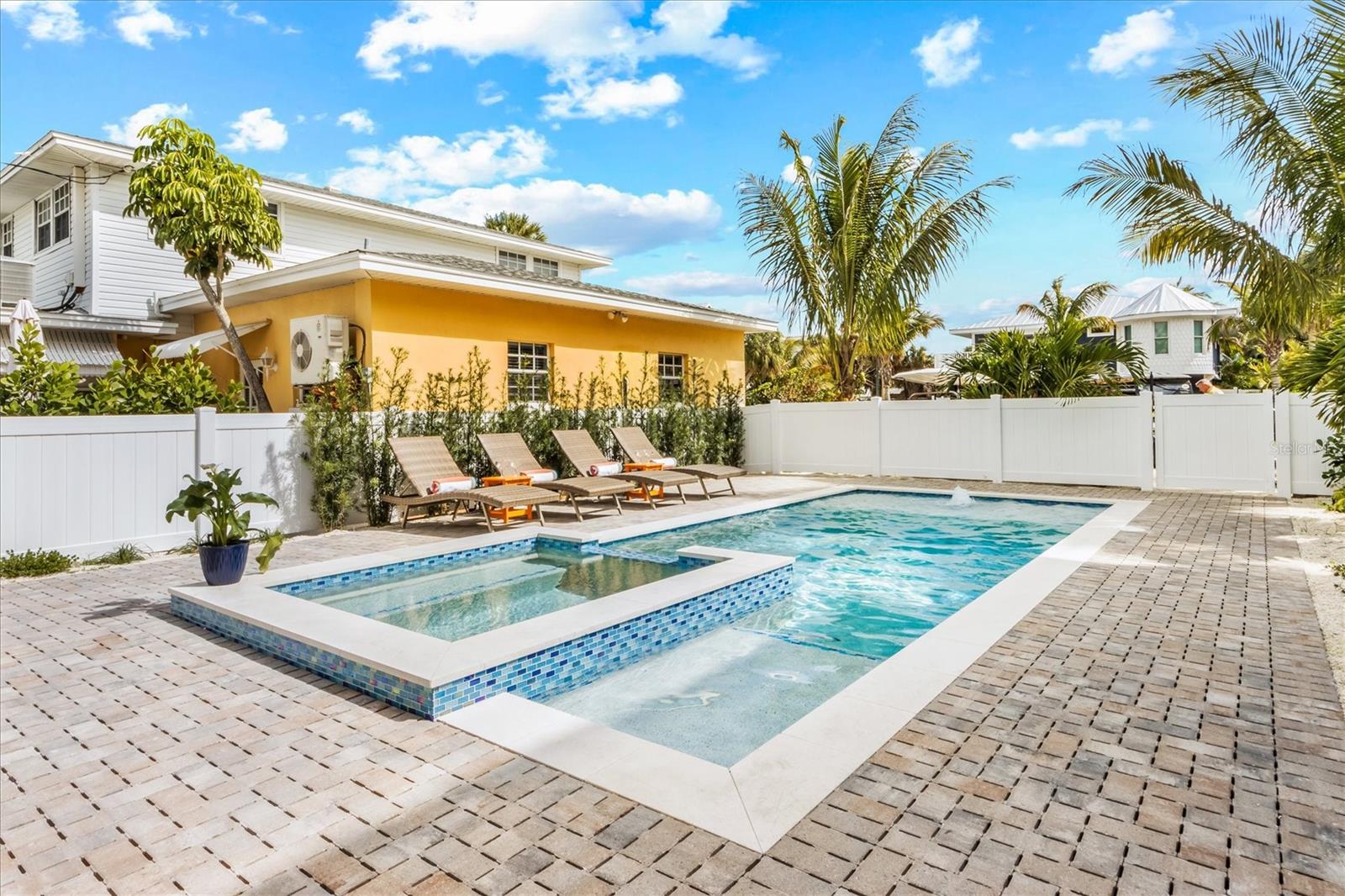 ANNA MARIA BEACH - Residential