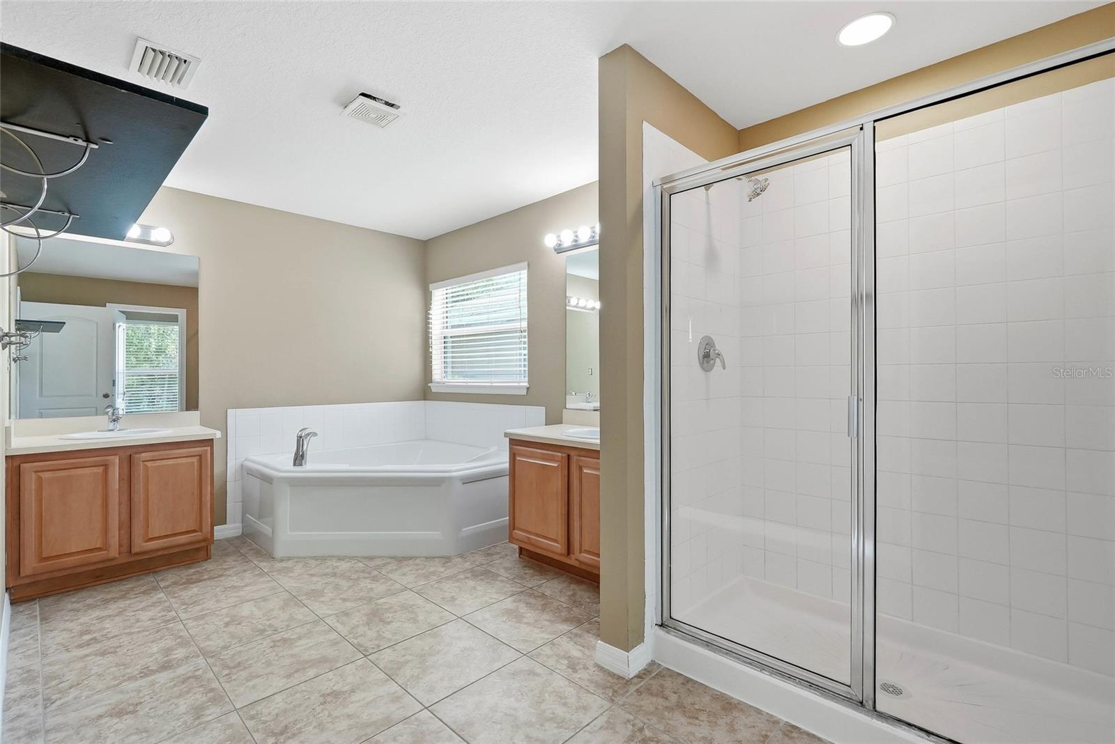 COLONY LAKES - Residential