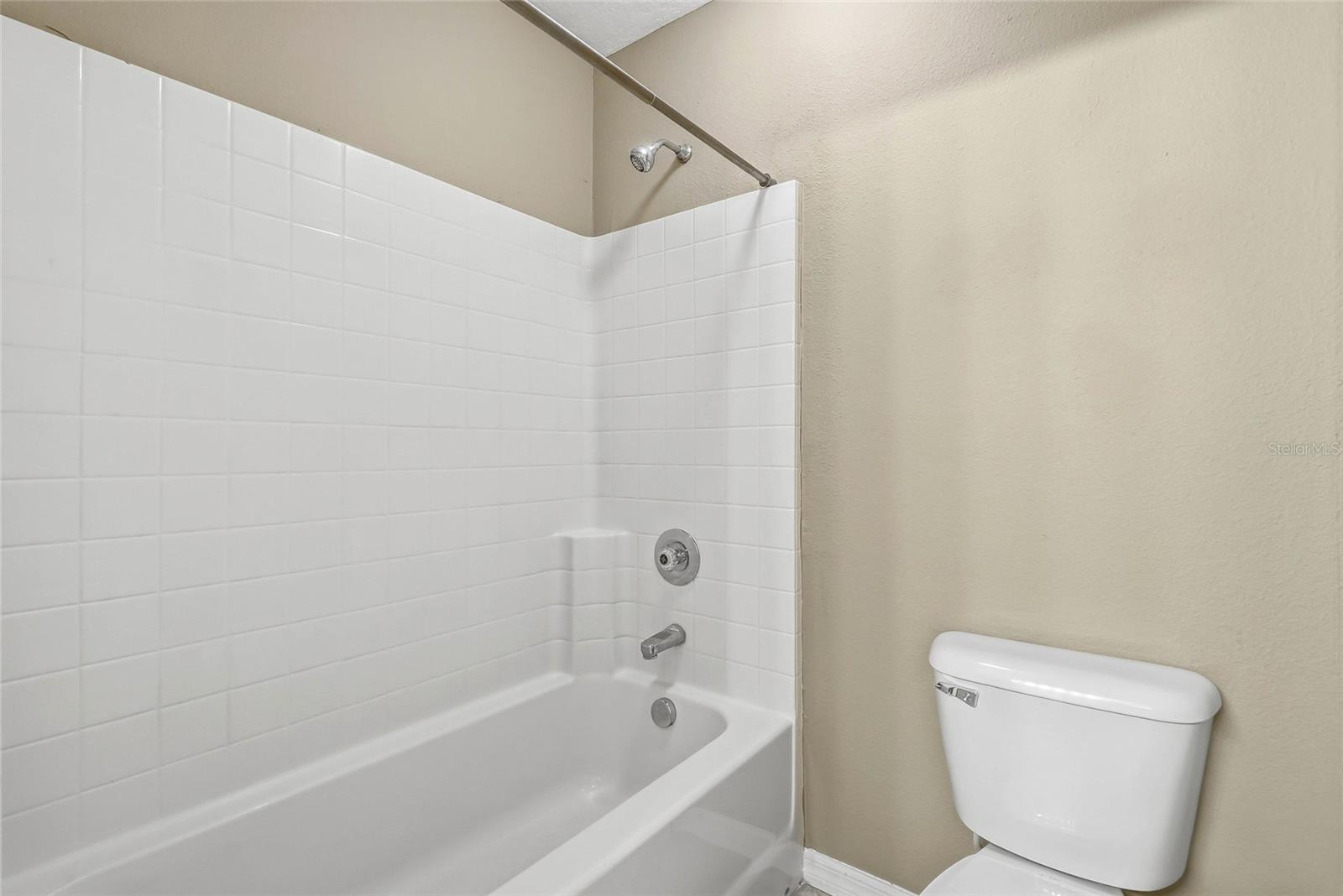 COLONY LAKES - Residential