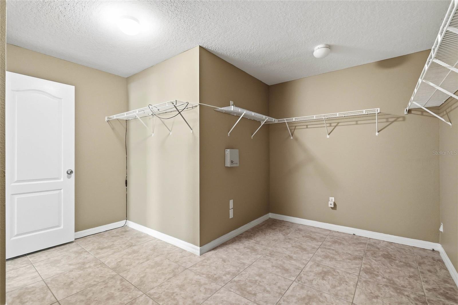 COLONY LAKES - Residential
