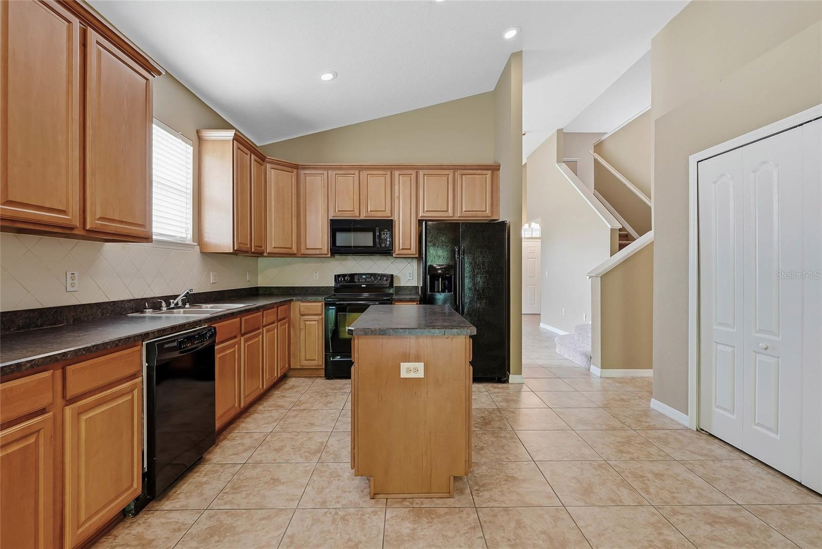COLONY LAKES - Residential