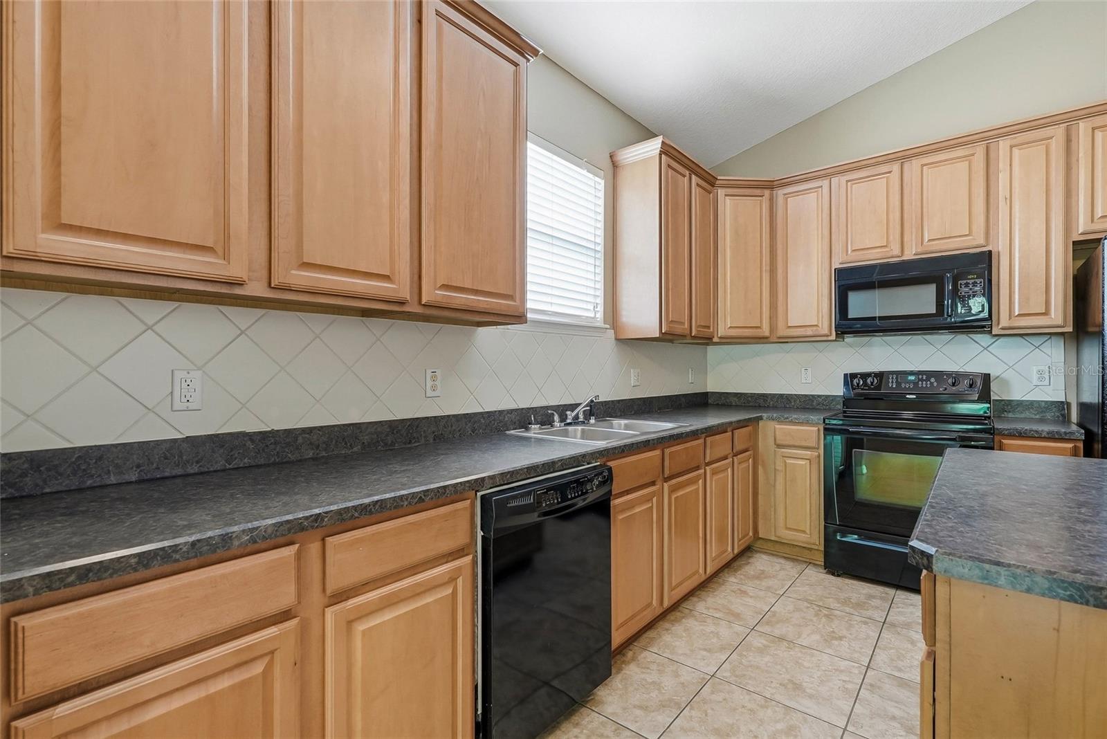 COLONY LAKES - Residential