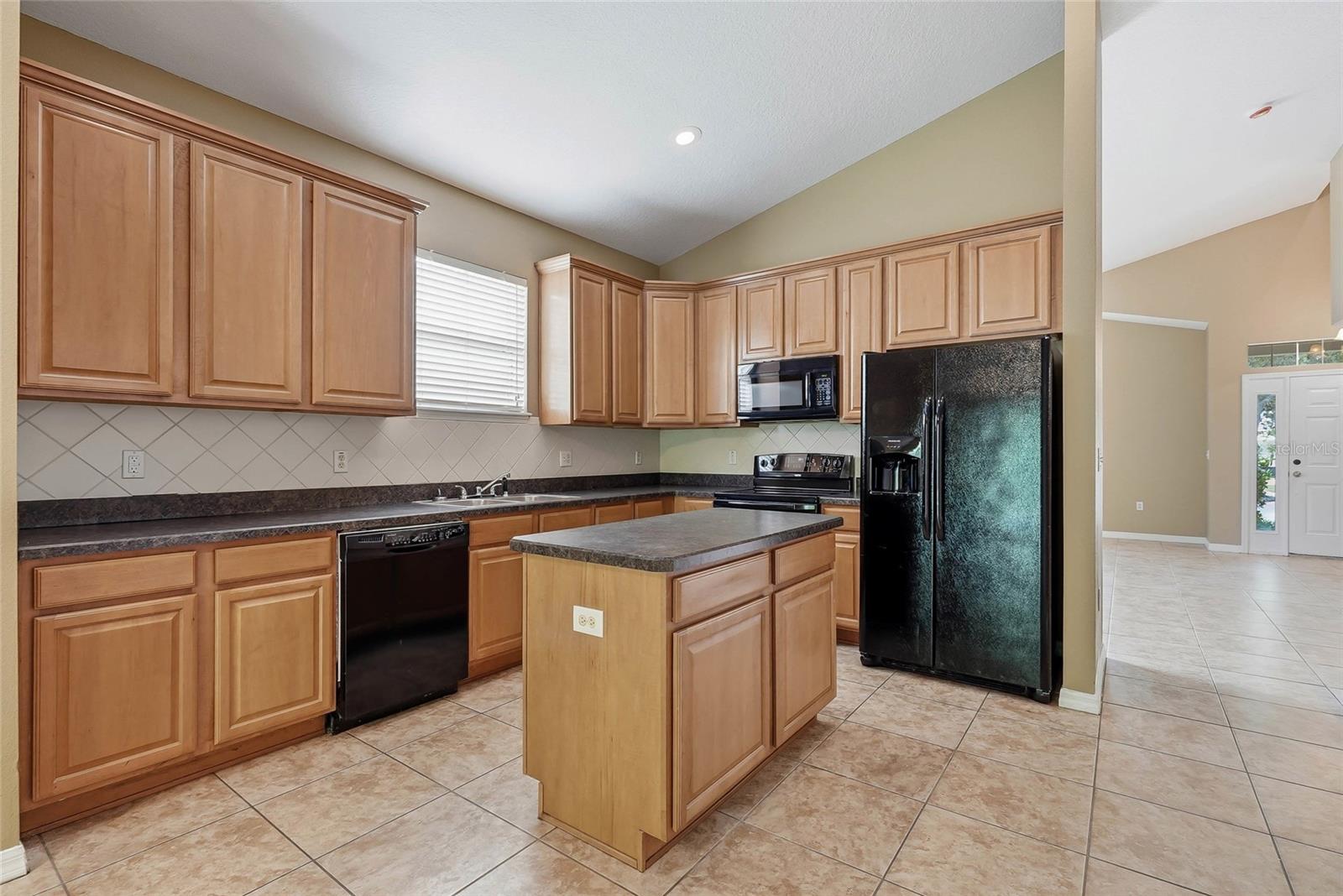COLONY LAKES - Residential