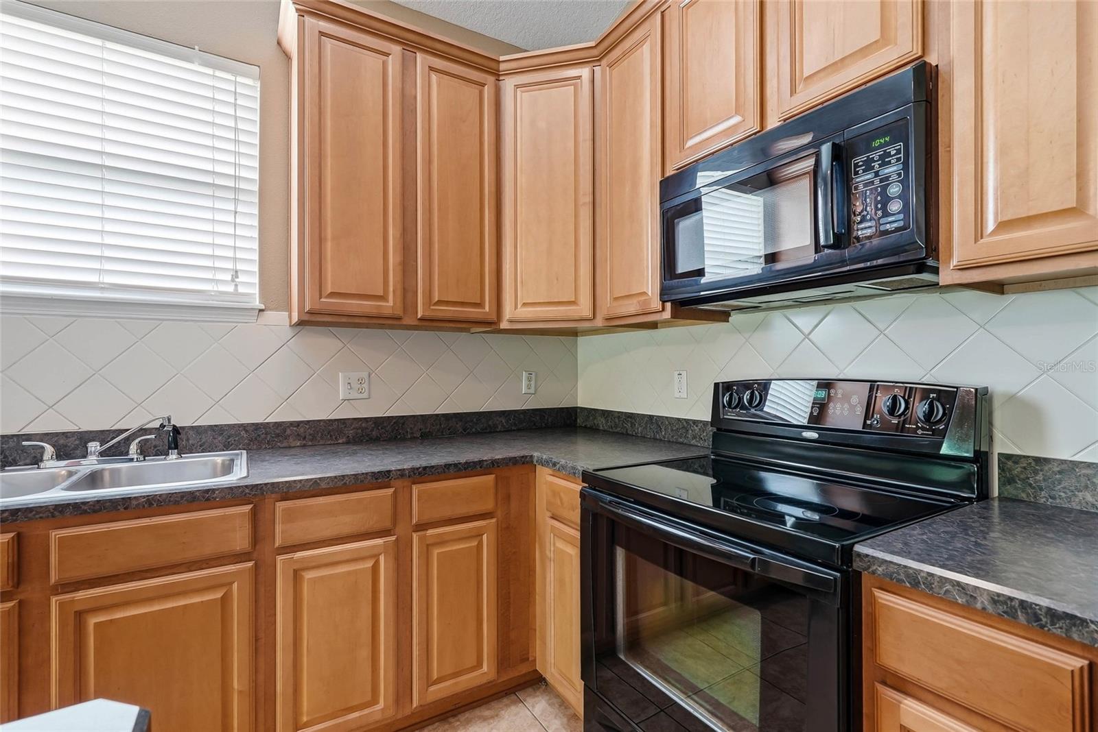 COLONY LAKES - Residential