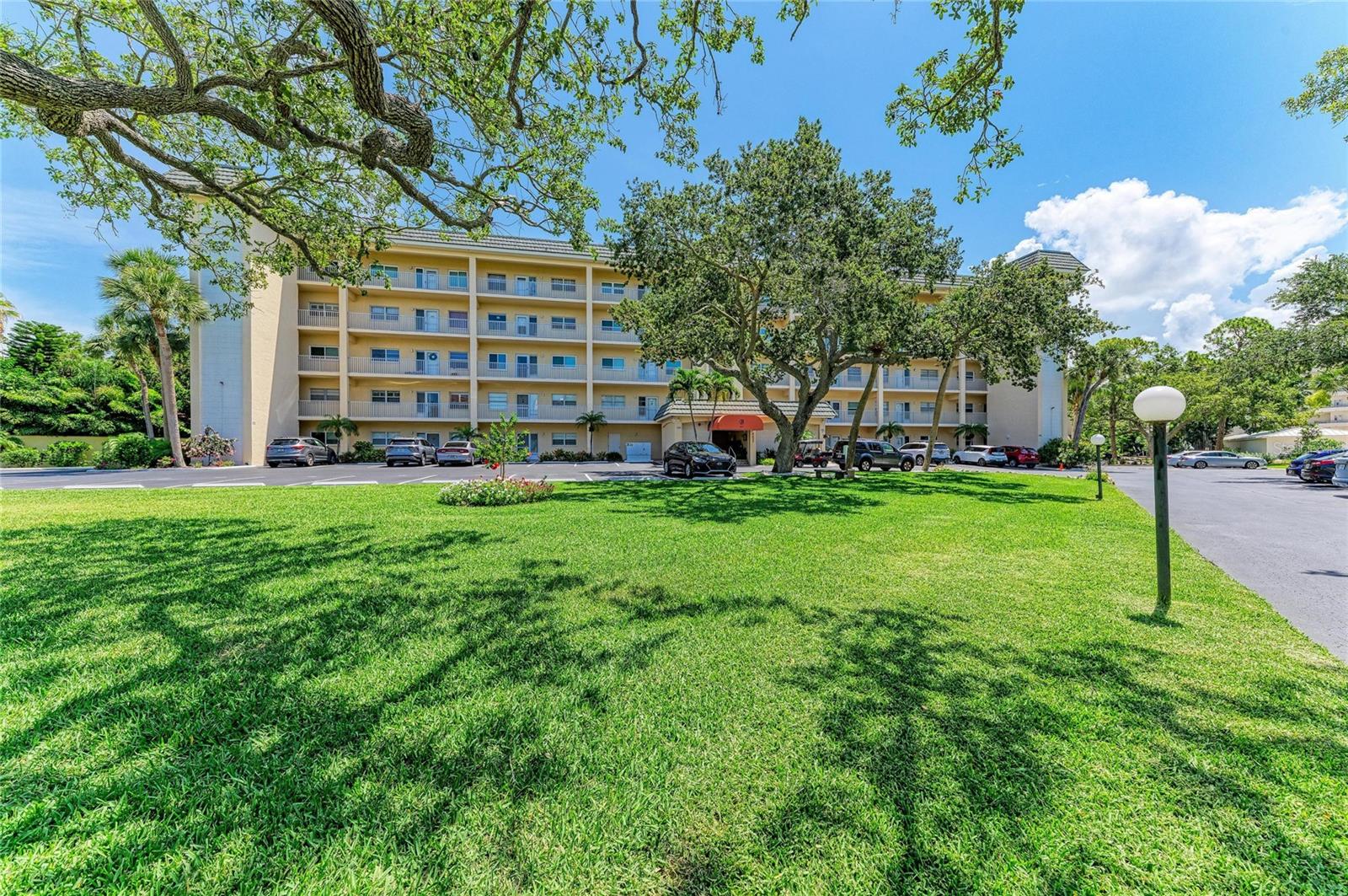 BAY TREE CLUB - Residential